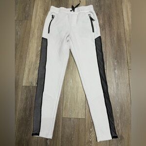 #1) Women's White and Black Herring pants.